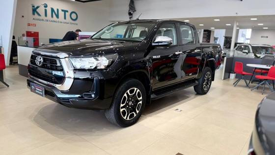 TOYOTA HILUX 2.8 D-4D TURBO DIESEL CD SRV 4X4 AUTOMÁTICO